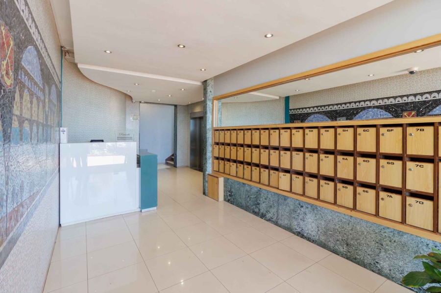 To Let 1 Bedroom Property for Rent in Mouille Point Western Cape